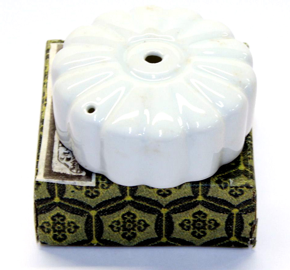 細白色圓型水滴 7cm White Flower Water Dropper