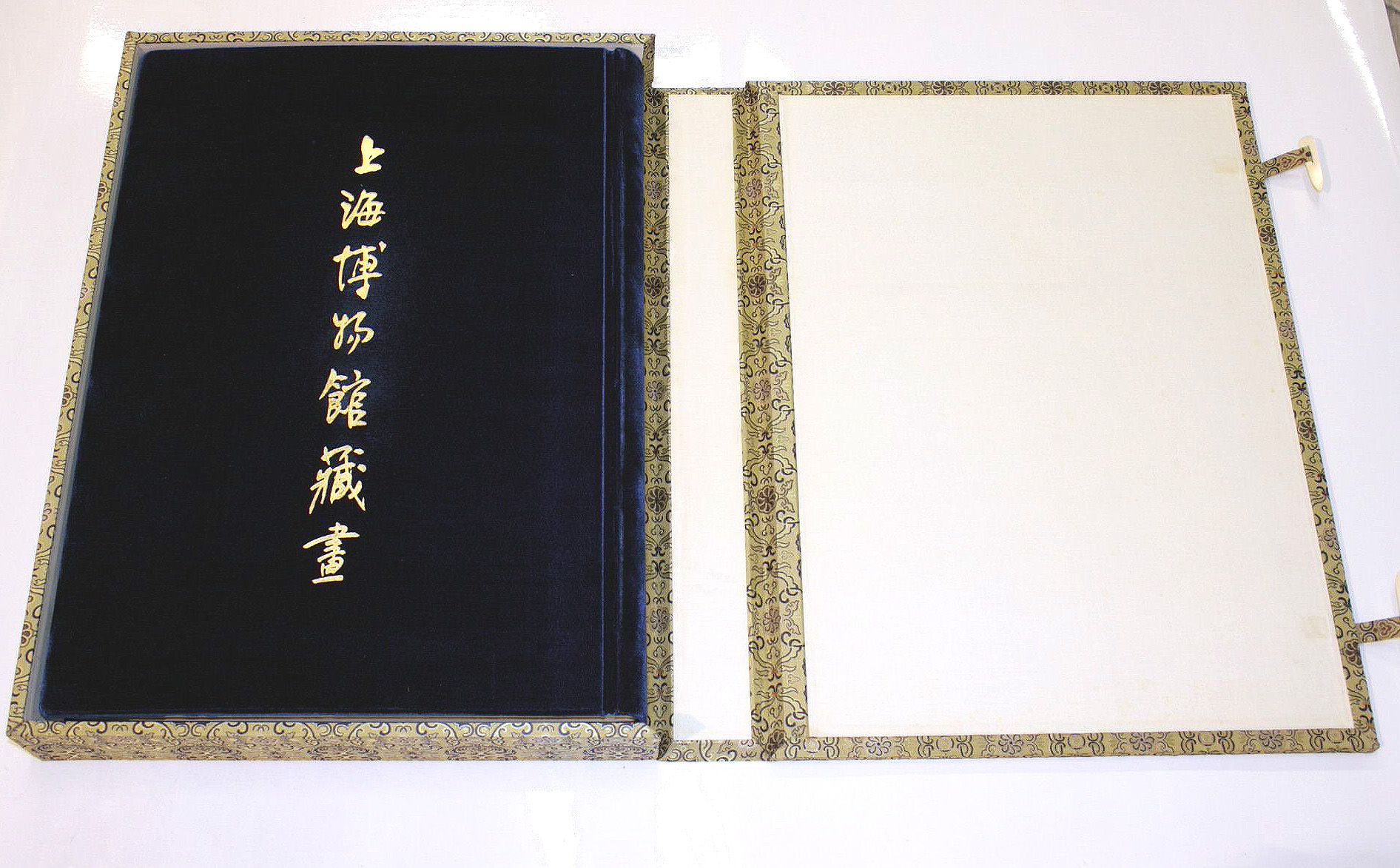 上海博物馆藏画 Shanghai Museum Gems of Chinese Painting- Silk Boxed